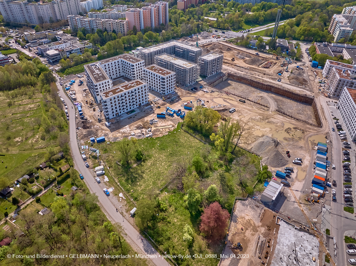 04.05.2023 - Luftbilder vom Alexisqaurtier und Pandion Verde in Neuperlach